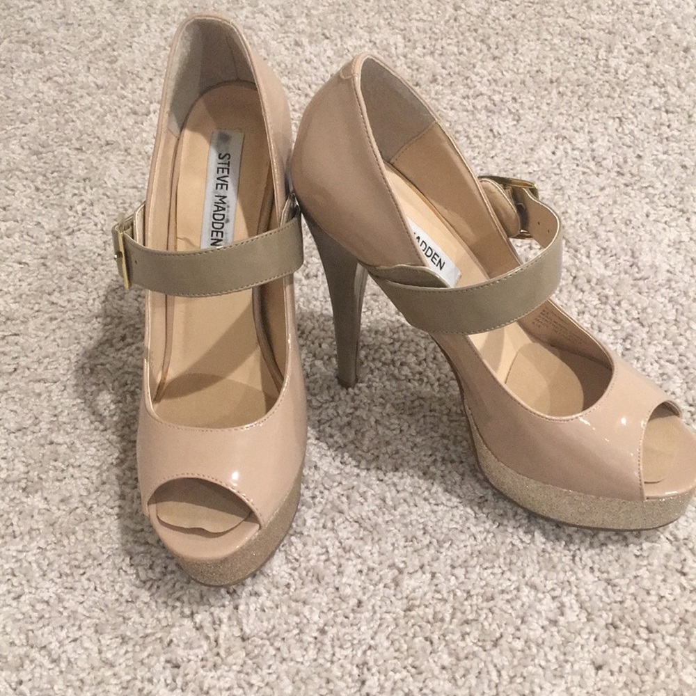 Tan Patent Leather Heels with Gold Buckle